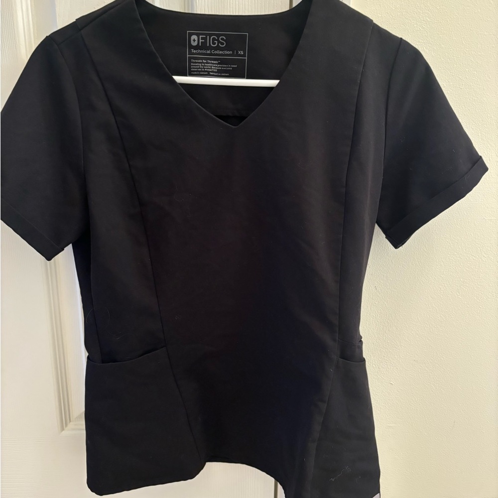 Figs scrub top xs black